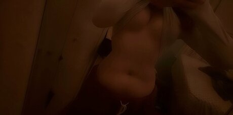 Nacktes geleaktes OnlyFans-Foto von Nyanlani