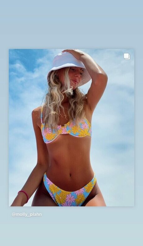 Nacktes geleaktes OnlyFans-Foto von Molly Plahn