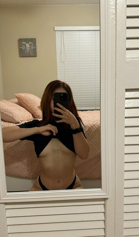 Nacktes geleaktes OnlyFans-Foto von Nelly Becmac