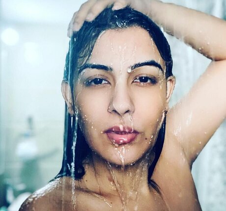 Nacktes geleaktes OnlyFans-Foto von Yamini Malhotra