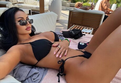 Nacktes geleaktes OnlyFans-Foto von Ralucazuerich