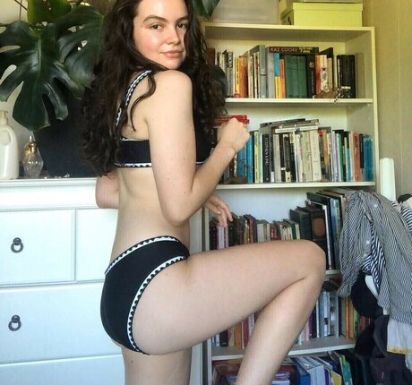 Nacktes geleaktes OnlyFans-Foto von Lucy Holz
