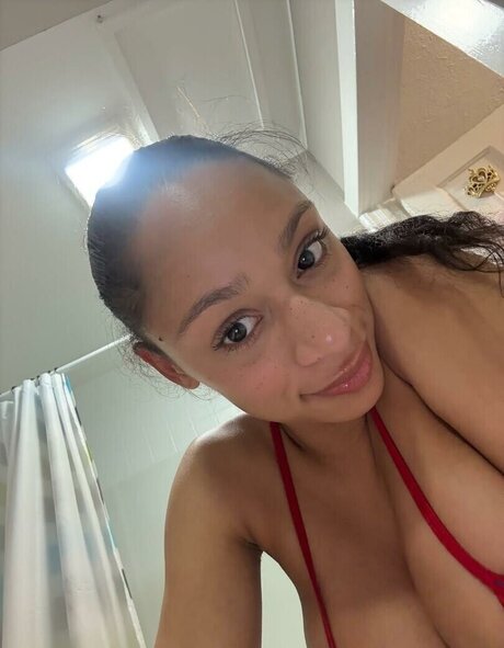 Nacktes geleaktes OnlyFans-Foto von Tpnaomi