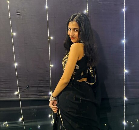 Nacktes geleaktes OnlyFans-Foto von Divya Deshmukh