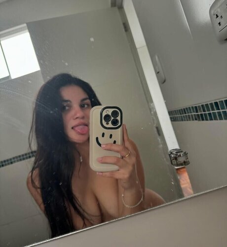Nacktes geleaktes OnlyFans-Foto von Sweetieavbby