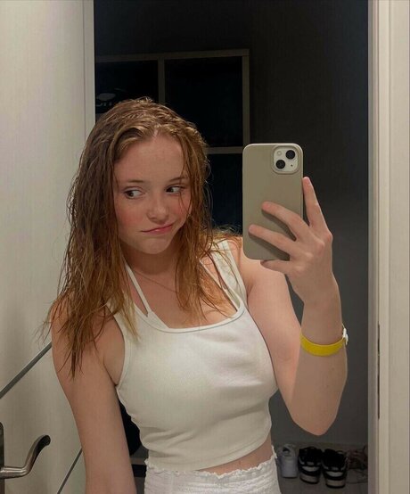 Madeleine_b123