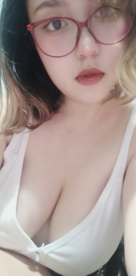 Nacktes geleaktes OnlyFans-Foto von Sillykonpeito