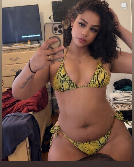 Nacktes geleaktes OnlyFans-Foto von Thick Baddie Forevaalaii