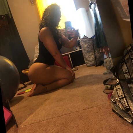 Nacktes geleaktes OnlyFans-Foto von Honeybunz