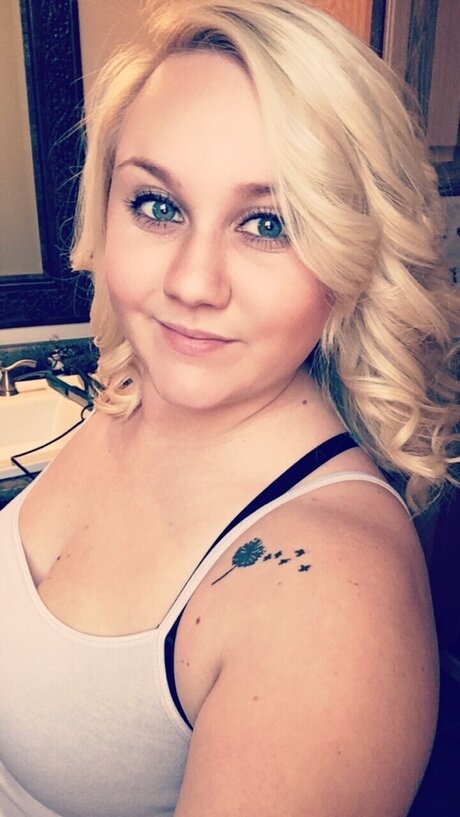Nacktes geleaktes OnlyFans-Foto von Ashley Brown