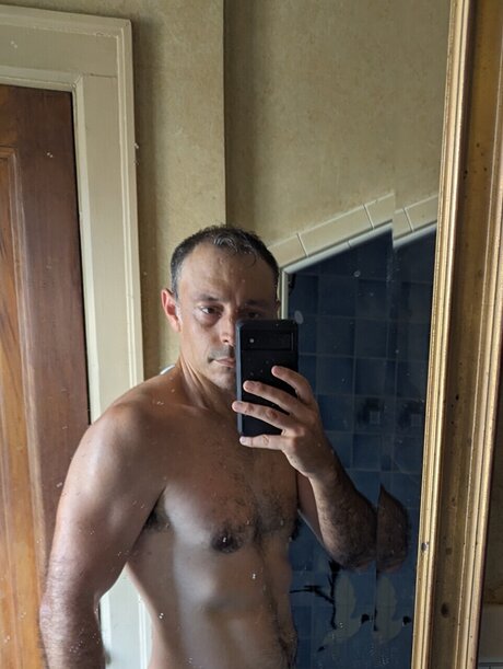 Nacktes geleaktes OnlyFans-Foto von Dr Guy Diamond