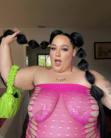 Nacktes geleaktes OnlyFans-Foto von Mami Issues