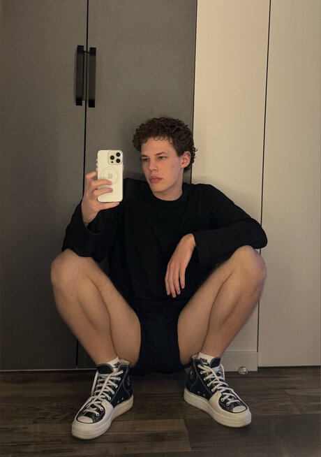 Nacktes geleaktes OnlyFans-Foto von Caleb
