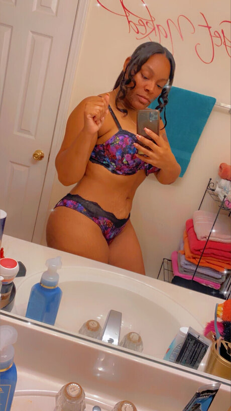 Nacktes geleaktes OnlyFans-Foto von Drippinhoney89