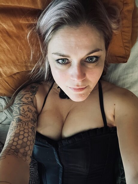 Nacktes geleaktes OnlyFans-Foto von Astrid