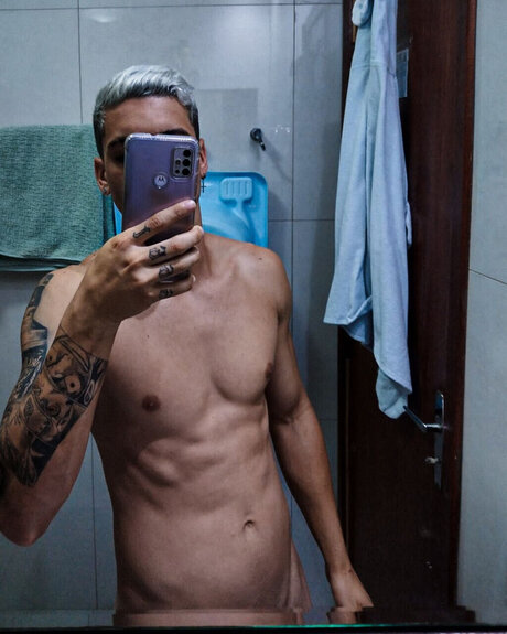 Nacktes geleaktes OnlyFans-Foto von Mozart 