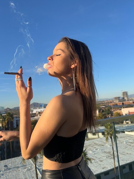 Nacktes geleaktes OnlyFans-Foto von Sativa Sparks