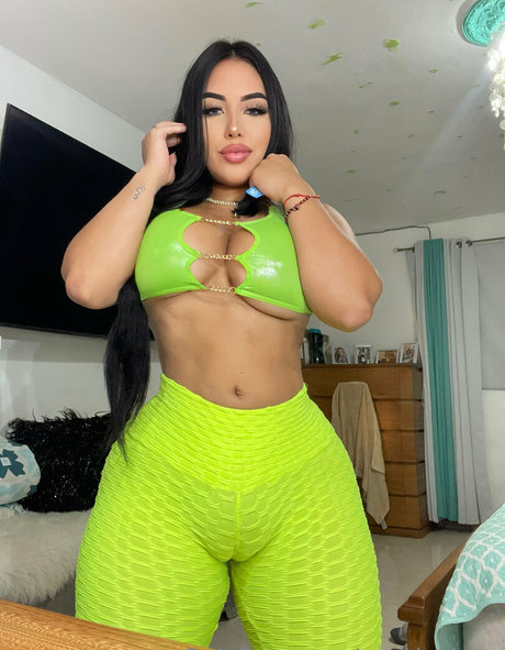 Nacktes geleaktes OnlyFans-Foto von Yenlachina