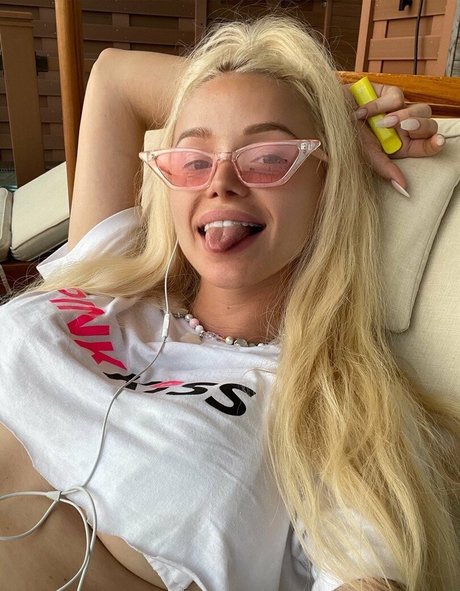 Nacktes geleaktes OnlyFans-Foto von Lizavdovina1