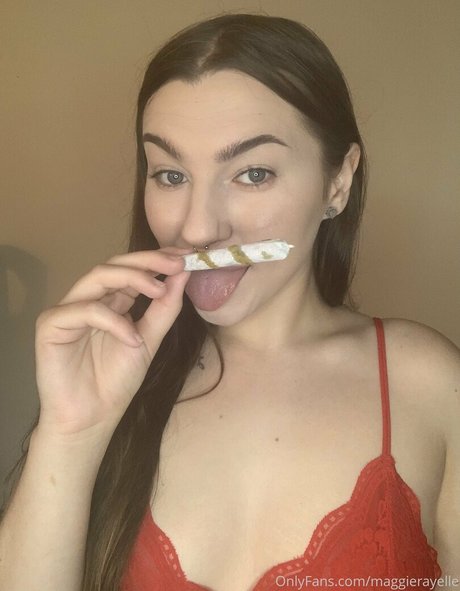 Nacktes geleaktes OnlyFans-Foto von Maggierayelle