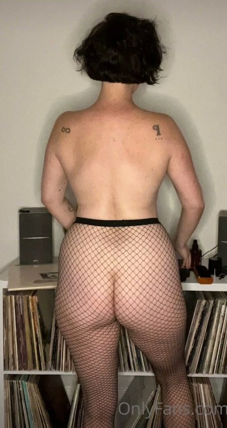 Nacktes geleaktes OnlyFans-Foto von Lipstickandlinernotes