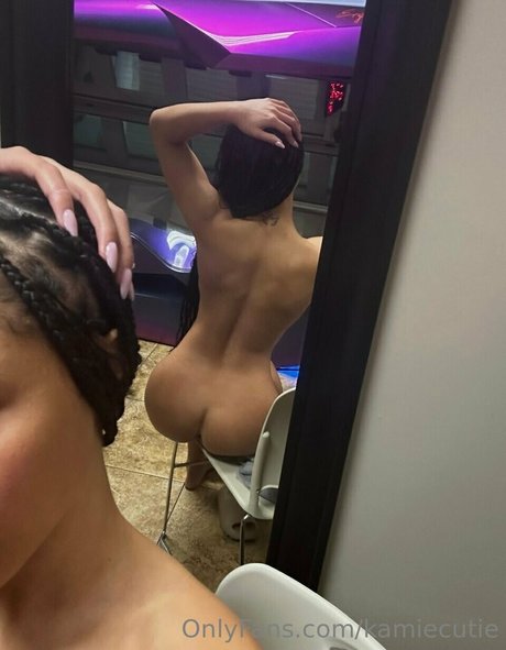 Nacktes geleaktes OnlyFans-Foto von Kamiecutie