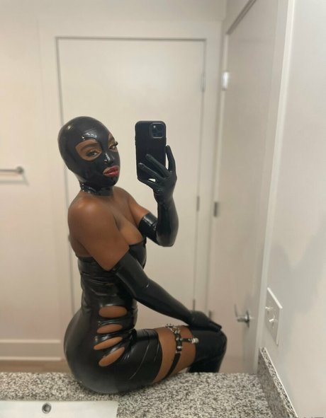 Nacktes geleaktes OnlyFans-Foto von Carmencruz