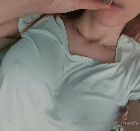 Nacktes geleaktes OnlyFans-Foto von Nynhousewife