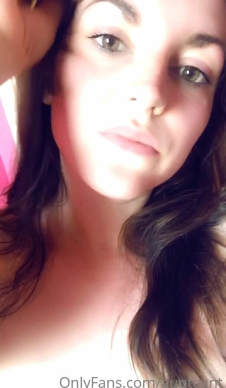 Nacktes geleaktes OnlyFans-Foto von Auntcunt