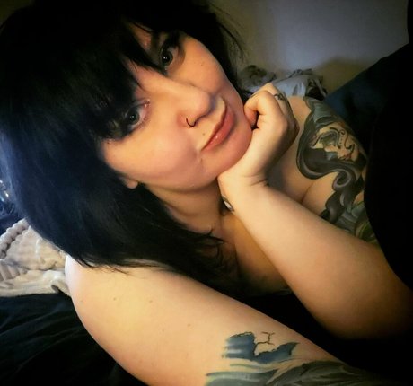 Nacktes geleaktes OnlyFans-Foto von Darquedahlia