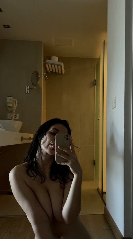 Nacktes geleaktes OnlyFans-Foto von Lustfullucy