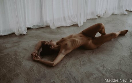 Nacktes geleaktes OnlyFans-Foto von Maddieneville