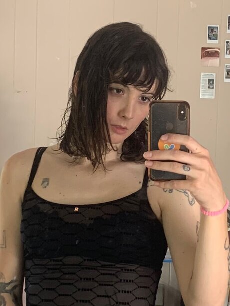 Nacktes geleaktes OnlyFans-Foto von Messy Flowers 