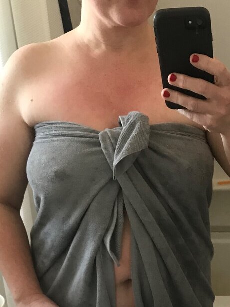 Nacktes geleaktes OnlyFans-Foto von Farmfun