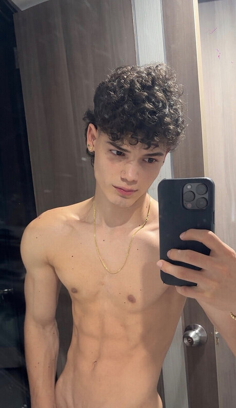 Nacktes geleaktes OnlyFans-Foto von Andres Bocanument