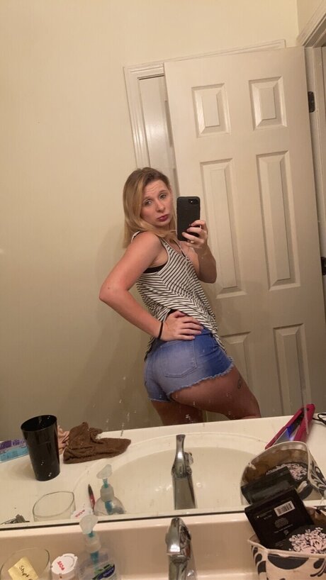 Nacktes geleaktes OnlyFans-Foto von Ally