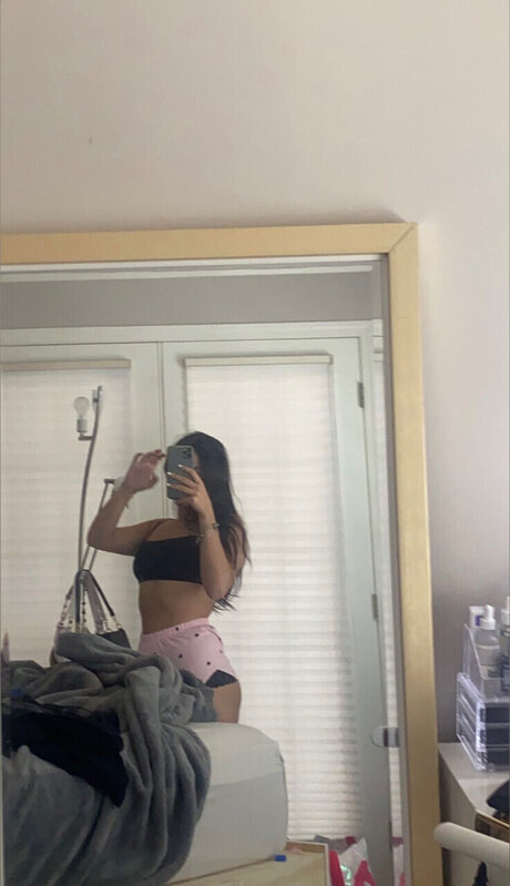 Nacktes geleaktes OnlyFans-Foto von Liv