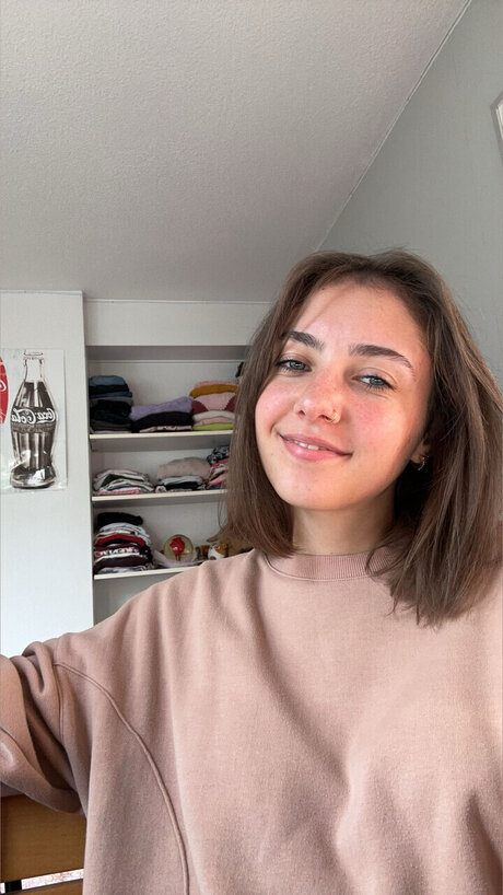 Nacktes geleaktes OnlyFans-Foto von Lou Kasparian