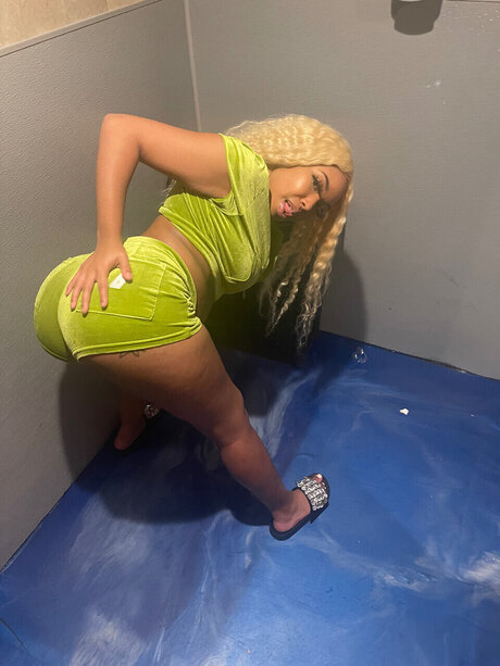 Nacktes geleaktes OnlyFans-Foto von Hunny Cocaine 