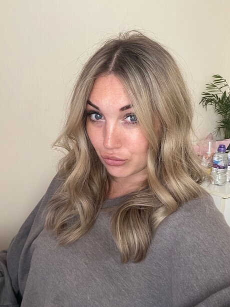 Nacktes geleaktes OnlyFans-Foto von Curvymama