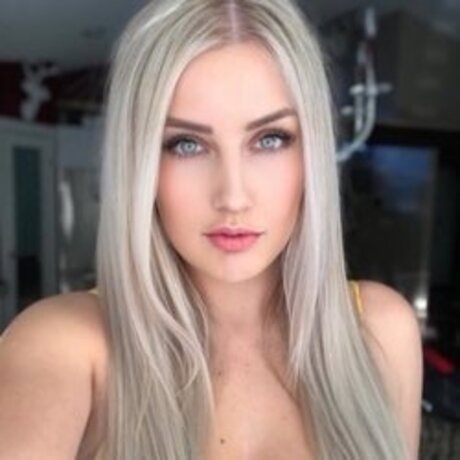 Nacktes geleaktes OnlyFans-Foto von Kady Staying At Home 