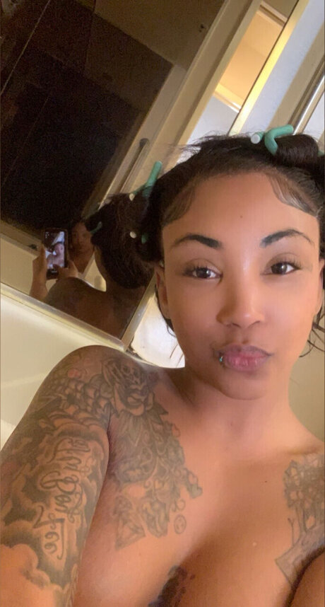 Nacktes geleaktes OnlyFans-Foto von Trophy