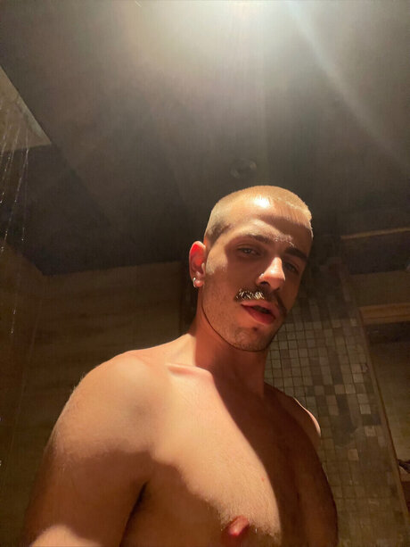 Nacktes geleaktes OnlyFans-Foto von Mreggplant