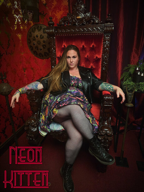 Nacktes geleaktes OnlyFans-Foto von Neon Kitten