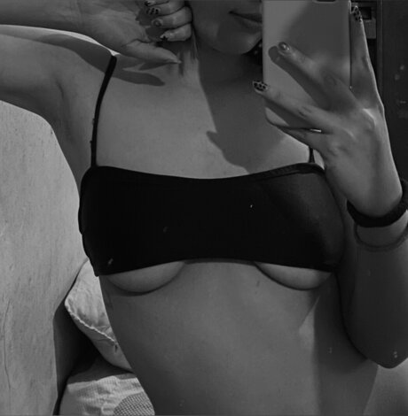Nacktes geleaktes OnlyFans-Foto von Belu