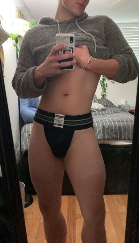 Nacktes geleaktes OnlyFans-Foto von Ashton Adams