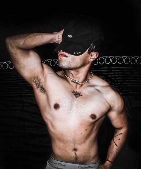 Nacktes geleaktes OnlyFans-Foto von Mike