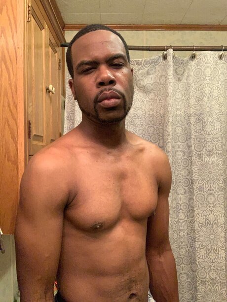 Nacktes geleaktes OnlyFans-Foto von Jaypleasy