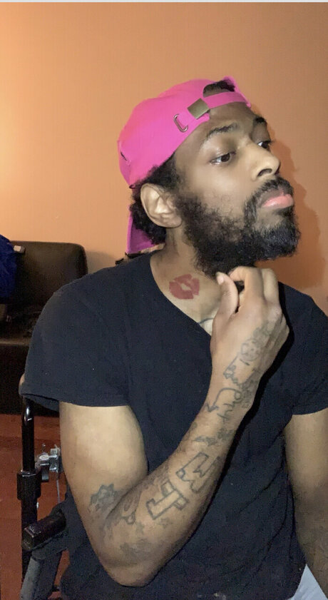 Nacktes geleaktes OnlyFans-Foto von Yungleejr