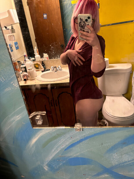 Nacktes geleaktes OnlyFans-Foto von Emodino21